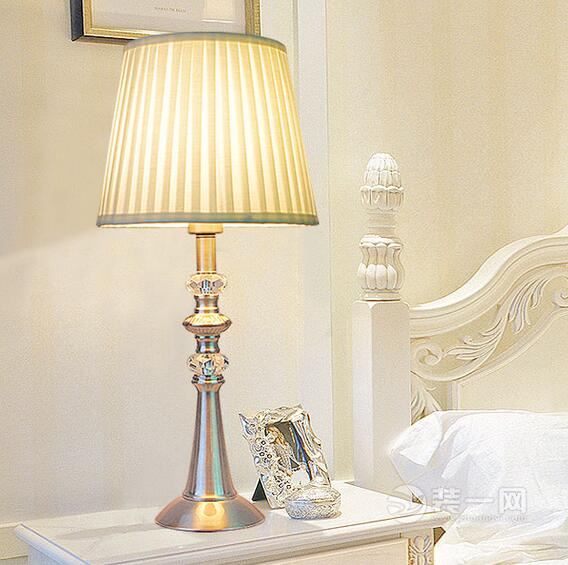 床头灯功能及安装高度解析 给卧室选购一颗夜明珠吧